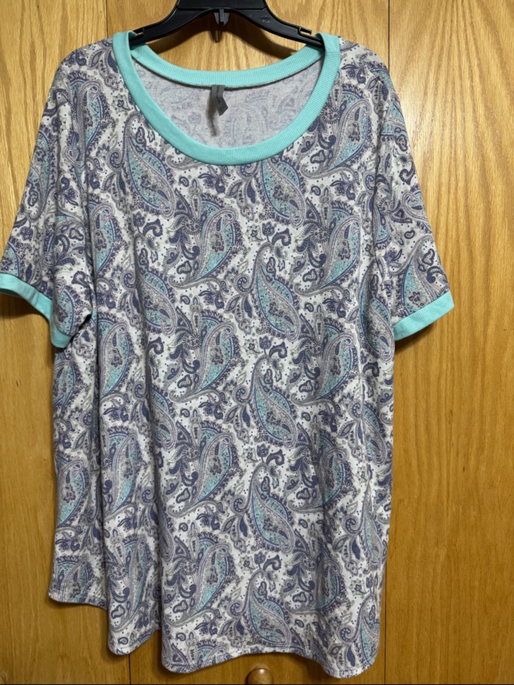 Honeyme Short Sleeve Paisley Tee with Mint Trim
